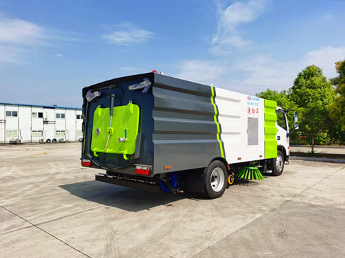 東風3800軸距洗掃車